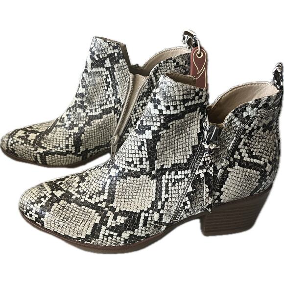 Mia Snake Skin heeled booties zip up size 6 NWT - Picture 1 of 5